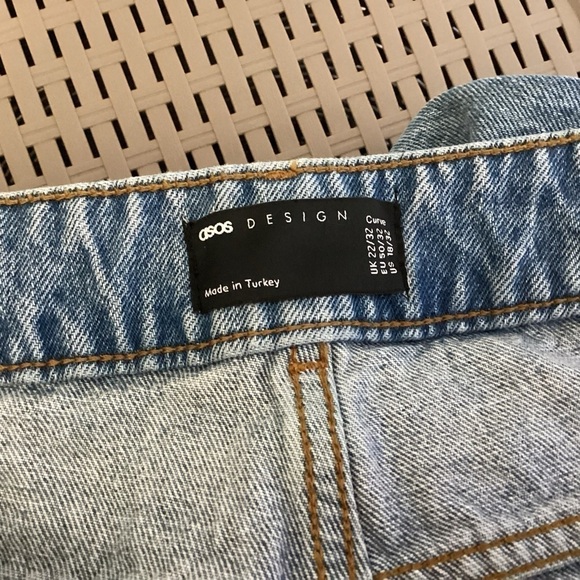 ASOS Design Women’s Curve Denim Distressed Jeans.  18/32 - Picture 2 of 6